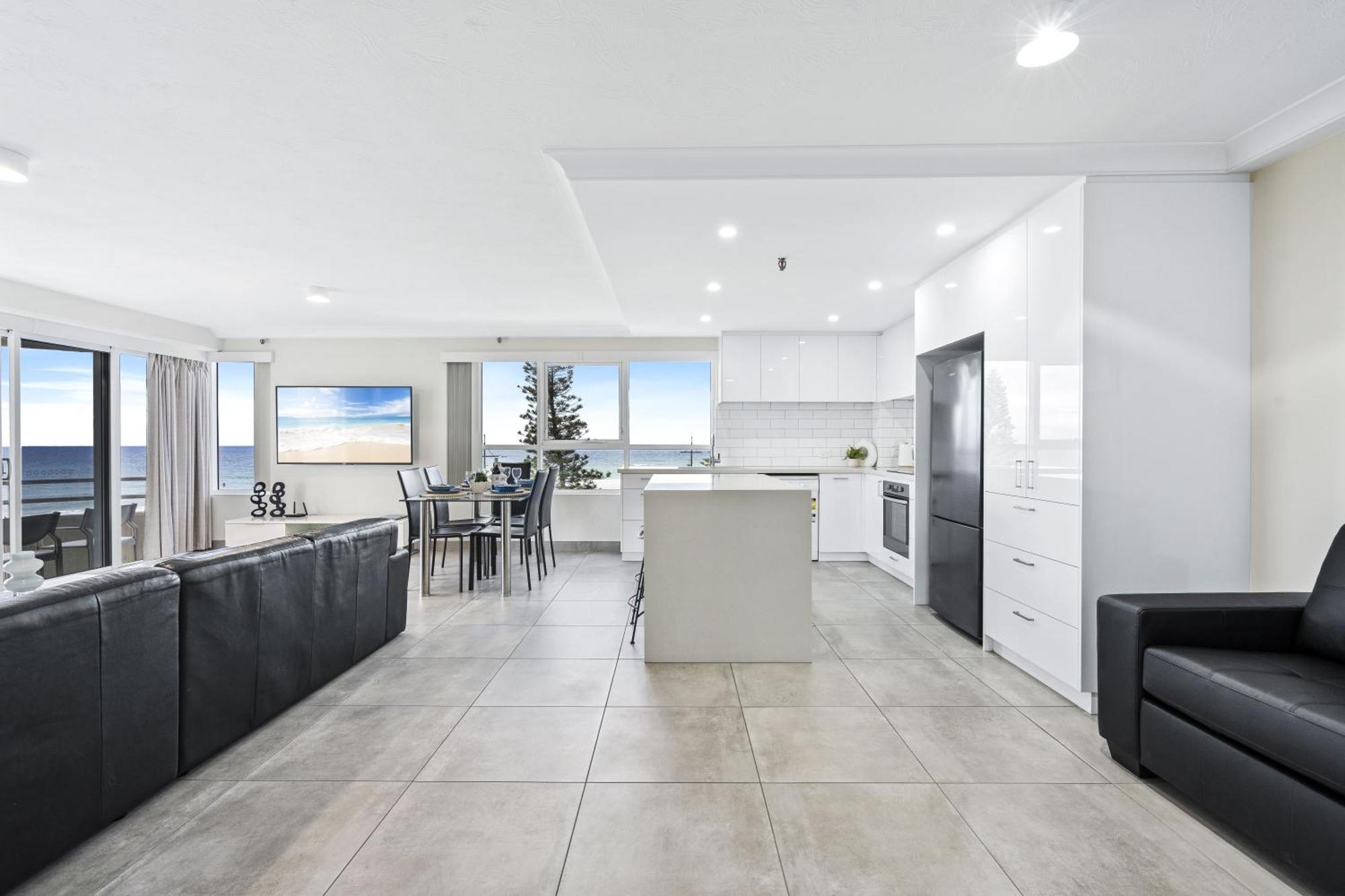 Stunning Ocean Views In 2 Bedroom Unit At Zenith - Q Apartment