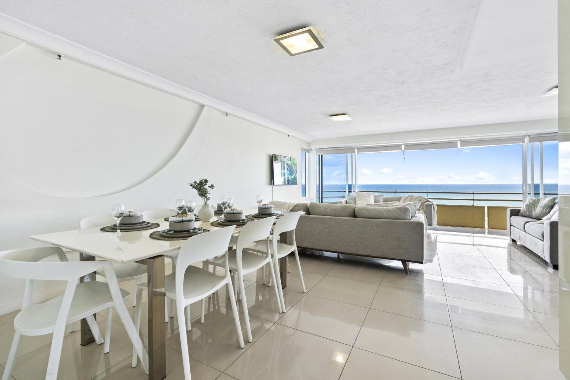 Stunning Ocean Views In 2 Bedroom Unit At Zenith - Q